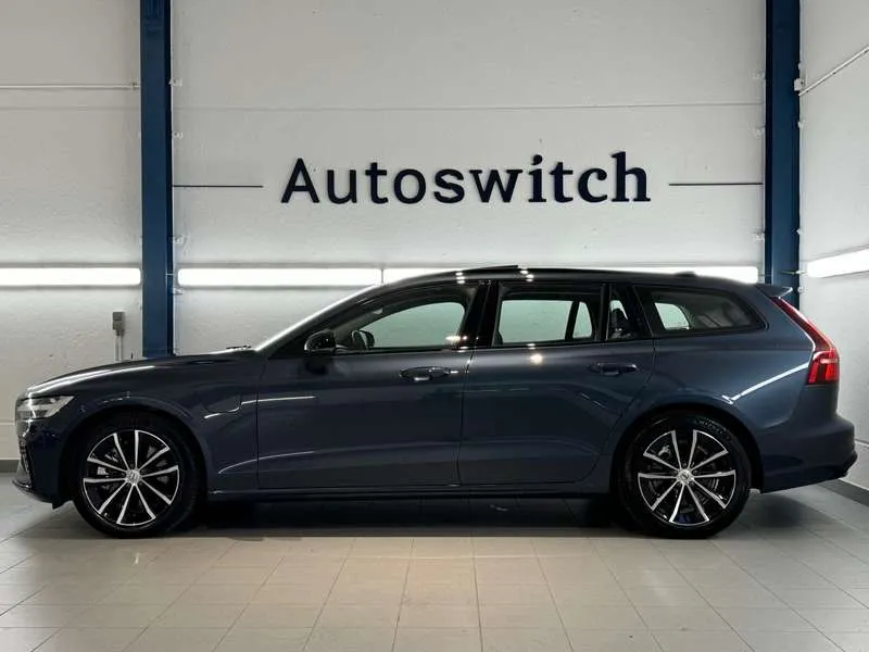 Volvo V60 T6 AWD plug-in hybrid - Plus Dark Image 3